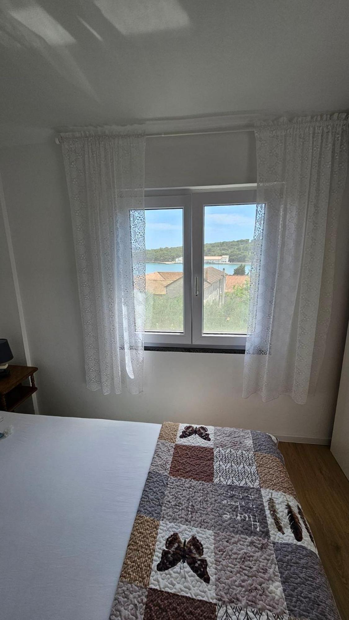 Apartmani Ela Prvić Luka Eksteriør bilde